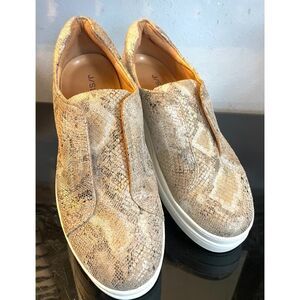 J Slides NY Womens Metallic Gold Slip On Leather Platform Tennis Shoes Size 9 M